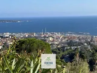 Villa sur les Hauteurs de Golfe-Juan avec une vue mer panoramique