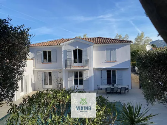 Bastide 7 pièces avec studio indépendant .