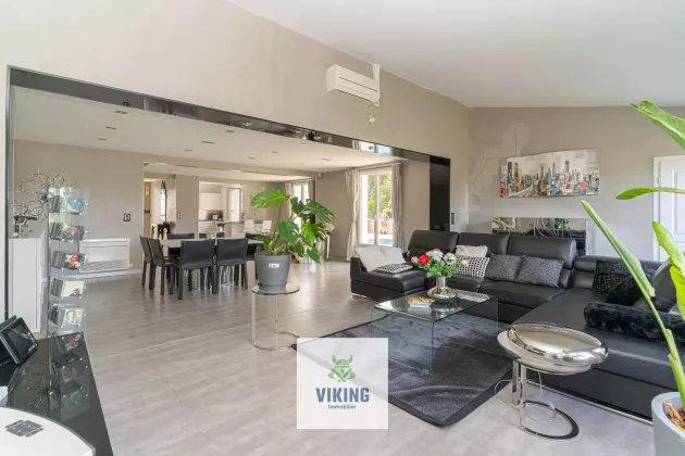 Bastide 7 pièces avec studio indépendant .