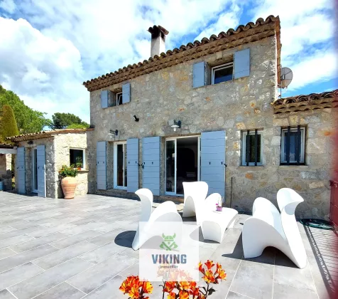 Villa de charme en pierres de taille et appartement indépendant piscine excellent état